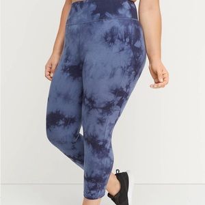 NWT LIVI Active Signature Stretch Capri Legging